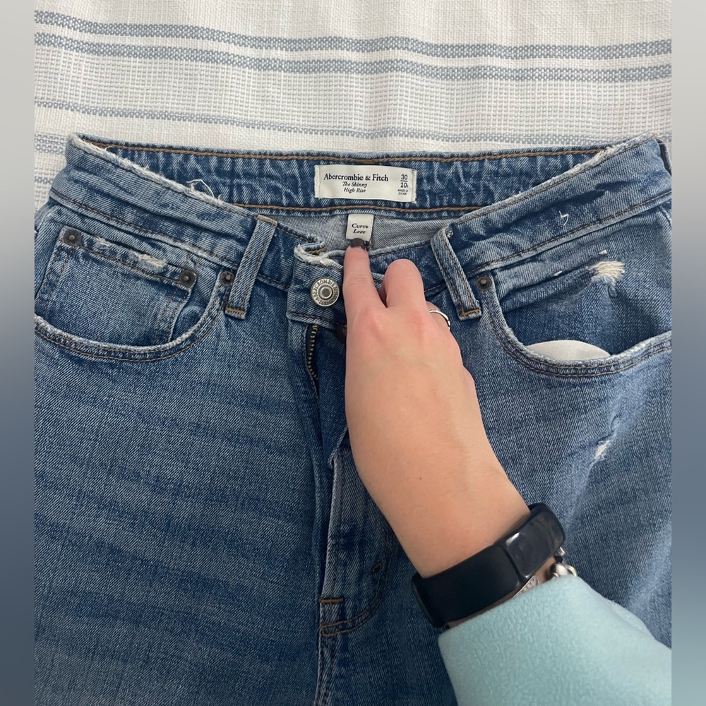 Abercrombie Light wash demon jeans